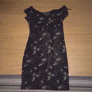 Hi! I’m selling this dress that’s super cute!